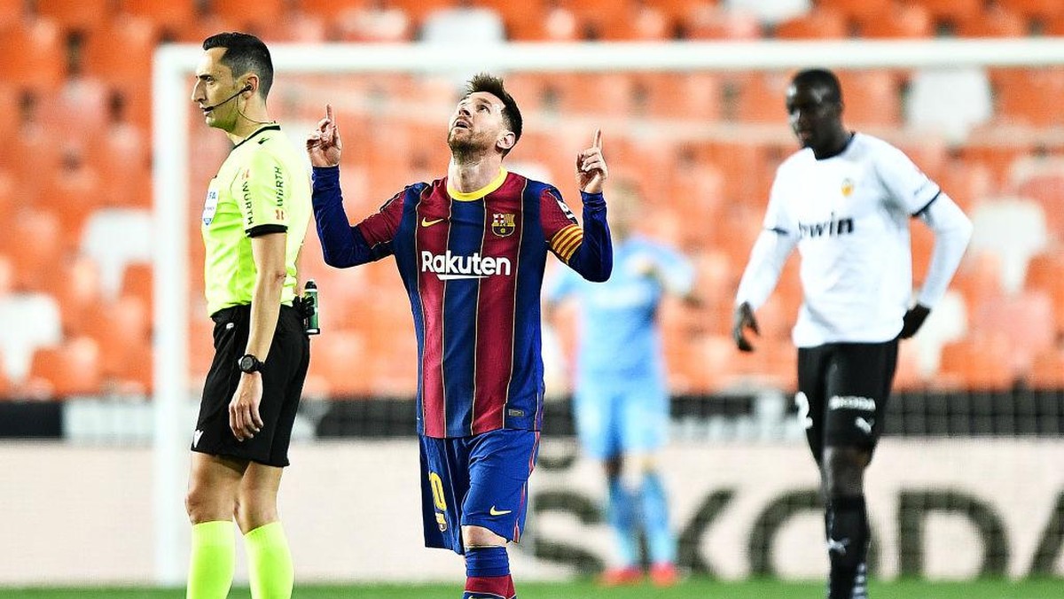 Messi menjadi pahlawan kemenangan Barcelona atas Valencia. Foto: Getty Images/Aitor Alcalde