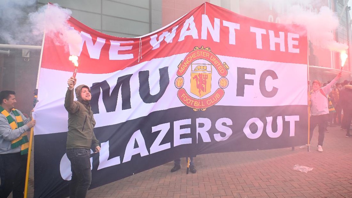 Fans MU berunjuk rasa menolak Keluarga Glazer selaku pemilik klub. (Foto: Getty Images/Getty Images)