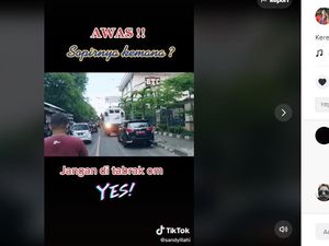 Viral Mobil Pelat Merah Halangi Laju Kereta di Jalan Raya Viral Mobil Pelat Merah Halangi Laju Kereta di Jalan Raya
