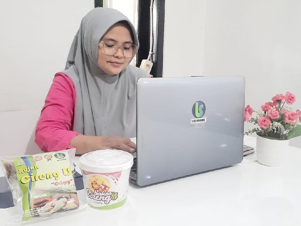 Dapat Modal dari Utang, Kini Lilis Dapat Rp 300 Juta Jual Cireng Dapat Modal dari Utang, Kini Lilis Dapat Rp 300 Juta Jual Cireng