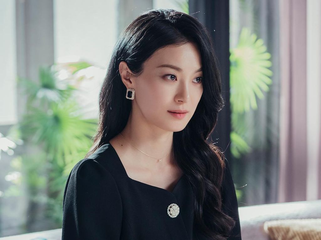 10 Potret Ok Ja Yeon, Guru Privat Cantik di Drakor Mine yang Misterius 10 Potret Ok Ja Yeon, Guru Privat Cantik di Drakor Mine yang Misterius