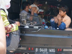 Penampakan Pemudik dari Tangsel ke Madura Naik Pikap Ditutup Terpal