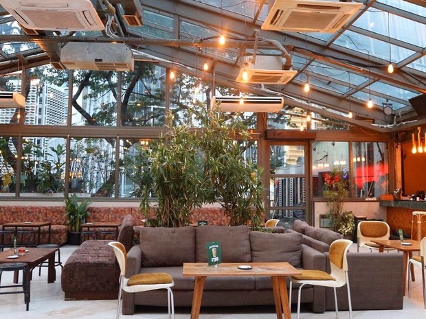 Lucy In The Sky juga bisa jadi pilihan cafe berkonsep rooftop yang cocok untuk dijadikan tempat berbuka puasa.