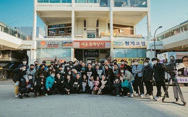 Potret para aktor dan kru Vincenzo (foto: instagram.com/vincenzo.tvndrama)