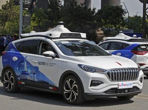 Video Robotaxi Mogok Massal Bikin Kacau Jalanan Wuhan