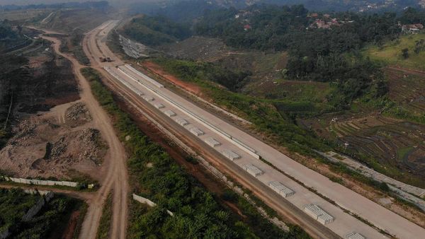 Melihat Proyek Tol Cisumdawu dari Udara