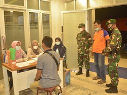 Puluhan TKI yang Mudik Jalani Karantina di Rusunawa Lamongan