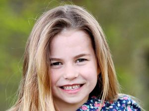 Potret Menawan Putri Charlotte di Ultah Ke-6, Cantiknya Bikin Pangling Potret Menawan Putri Charlotte di Ultah Ke-6, Cantiknya Bikin Pangling
