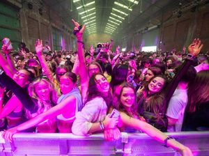 Bye-bye Corona! Warga di Negara Ini Sudah Copot Masker dan Gelar Konser