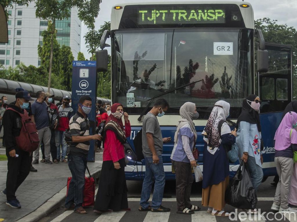 Bus Gratis untuk Alihkan Penumpang KRL dari Tanah Abang Juga Penuh Bus Gratis untuk Alihkan Penumpang KRL dari Tanah Abang Juga Penuh