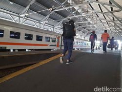 Tak Ada Lonjakan Pemudik di Stasiun Wonokromo Jelang Masa Larangan Mudik