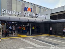Penumpang KRL di Palmerah-Karet Naik, Tanah Abang Kini Layani Transit