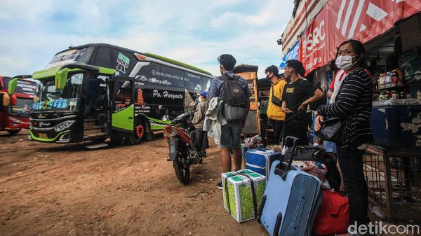 Terminal Bayangan di Tangerang Ramai Pemudik Sebelum Mudik Dilarang