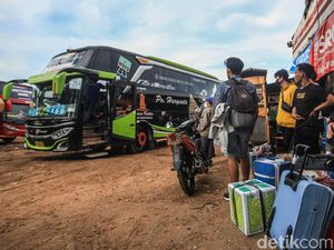 Terminal Bayangan di Tangerang Ramai Pemudik Sebelum Mudik Dilarang