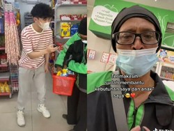 Salut! TikToker Ini Traktir Driver Ojol Belanja di Minimarket
