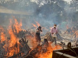 Krematorium di India Penuh, Abu Jenazah Jadi Pupuk di Taman Prasasti