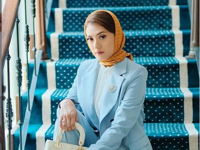 7 Foto Cantik Anissa Aziza Tampil Elegan dengan Kerudung