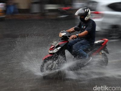 Bandung Diguyur Hujan Deras hingga Tergenang
