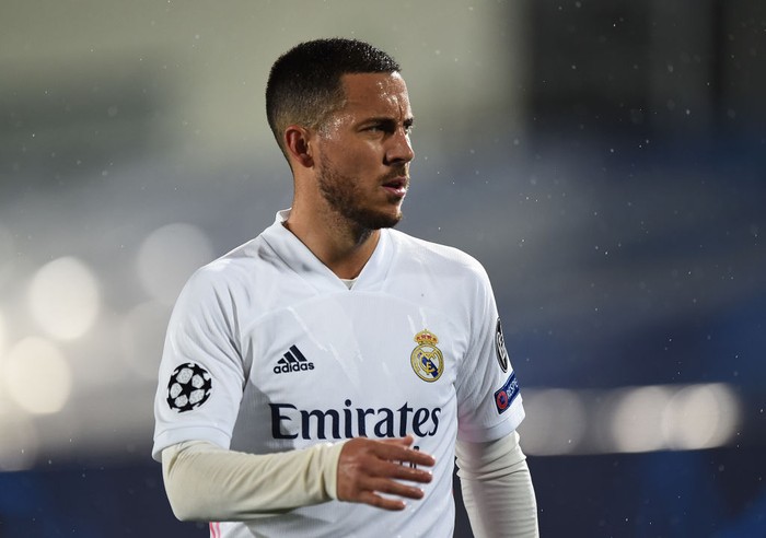 MADRID, SPAIN - APRIL 27:  Eden Hazard of Real Madrid looks on during the UEFA Champions League Semi Final First Leg match between Real Madrid and Chelsea FC at Estadio Alfredo Di Stefano on April 27, 2021 in Madrid, Spain. Sporting stadiums around Spain remain under strict restrictions due to the Coronavirus Pandemic as Government social distancing laws prohibit fans inside venues resulting in games being played behind closed doors. (Photo by Denis Doyle/Getty Images)(Photo by Denis Doyle/Getty Images