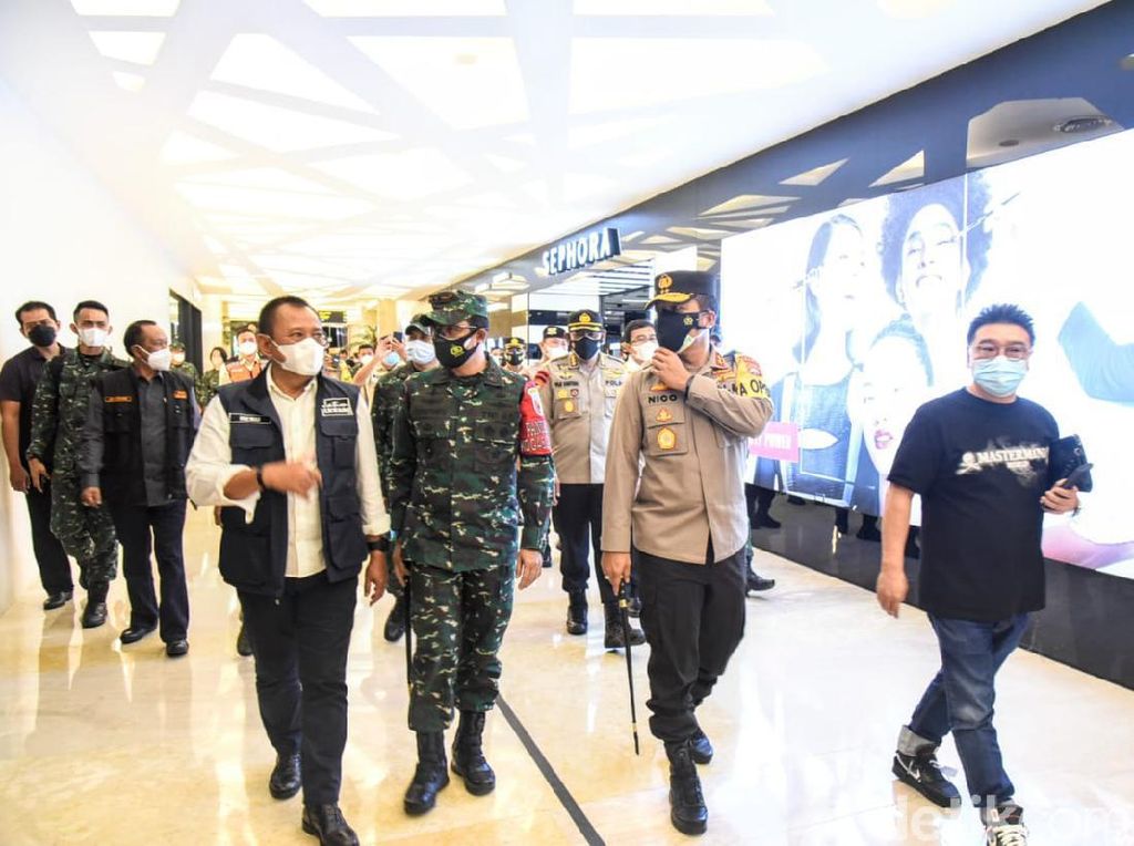 Forkopimda Jatim Cek Pusat Belanja di Surabaya yang Berpotensi Picu Kerumunan Forkopimda Jatim Cek Pusat Belanja di Surabaya yang Berpotensi Picu Kerumunan