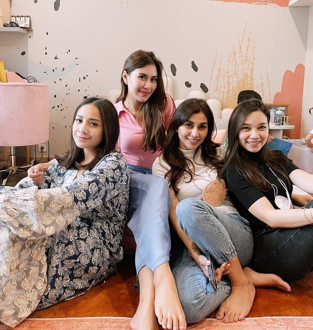 Gigi, Syahnaz dan Nisya/instagram.com/nissyaa/ Gigi, Syahnaz dan Nisya