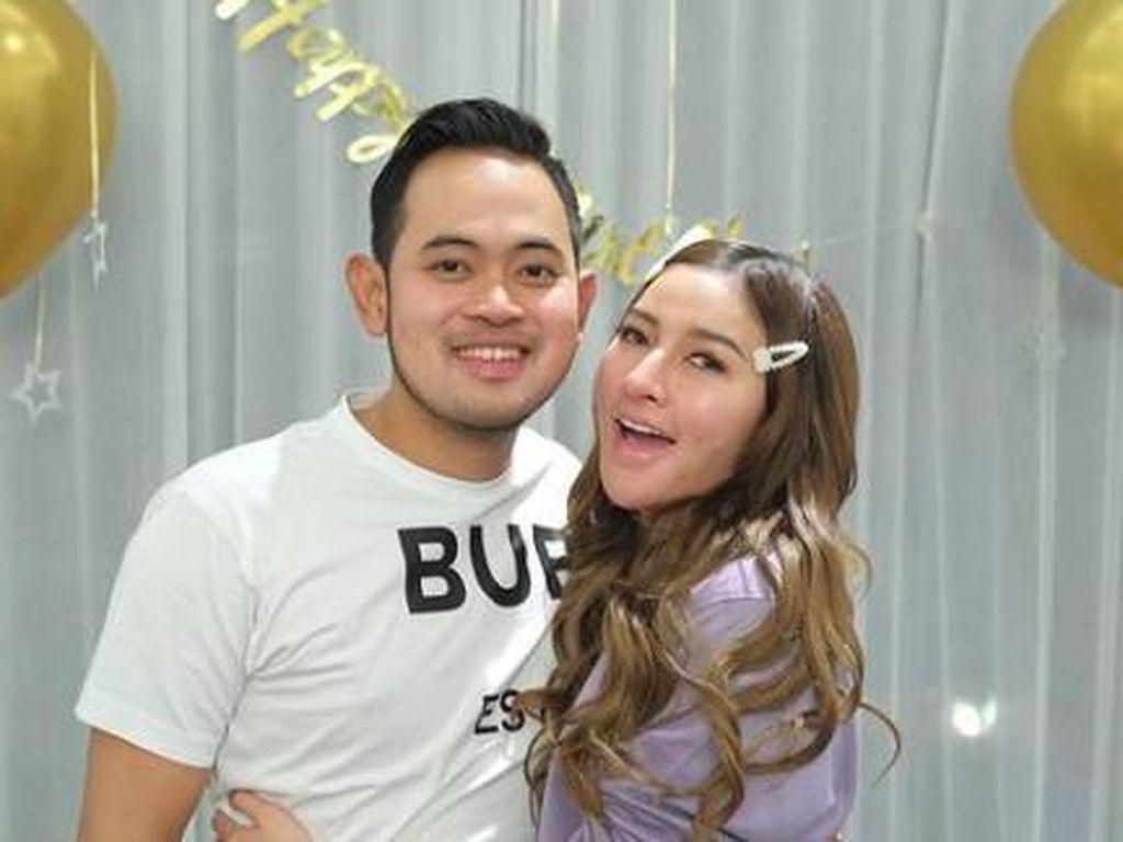 Uya Kuya Cek Saldo ATM Crazy Rich Malang, Nilainya Bikin Geger Uya Kuya Cek Saldo ATM Crazy Rich Malang, Nilainya Bikin Geger