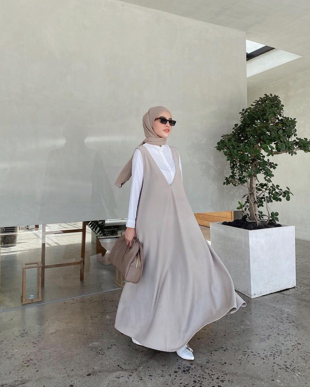 Ide OOTD Lebaran 2021/sumber: www.instagram.com/aghniapunjabi/ Ide outfit lebaran ala selebgram.