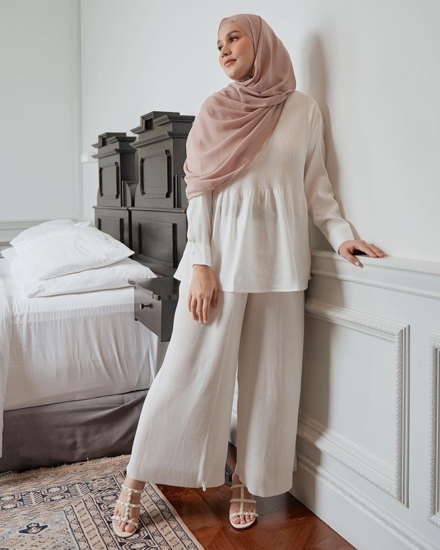 Ide OOTD Lebaran 2021/sumber: www.instagram.com/dwihandaanda/ Ide outfit lebaran ala selebgram.