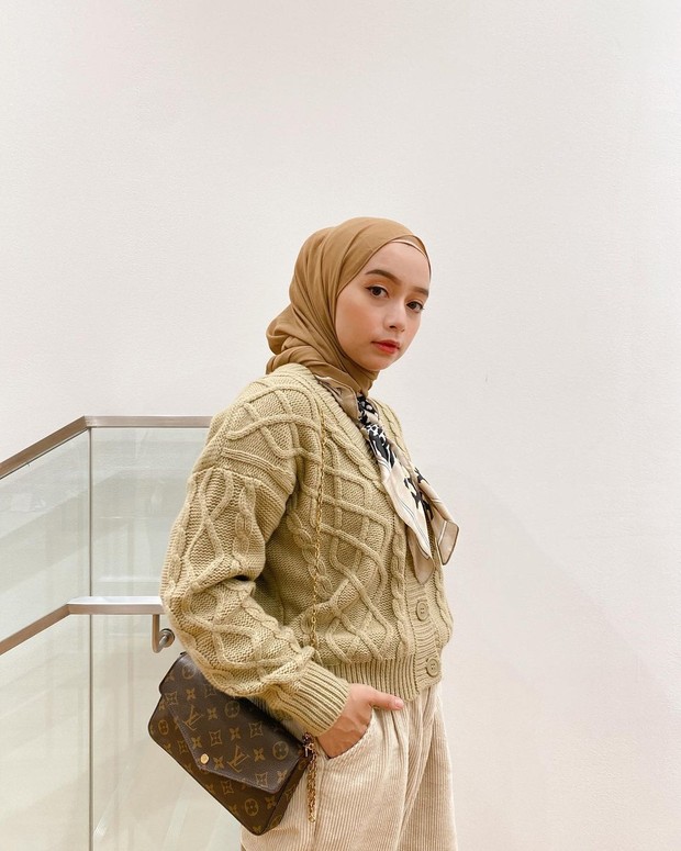 Ide OOTD Lebaran 2021/sumber: www.instagram.com/joyagh/ Ide OOTD Lebaran ala Erlinda Yuliana.