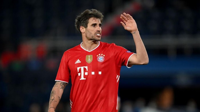 PARIS, FRANCE - APRIL 13: Javi Martinez of FC Bayern Muenchen reacts during the UEFA Champions League Quarter Final Second Leg match between Paris Saint-Germain and FC Bayern Munich at Parc des Princes on April 13, 2021 in Paris, France. Sporting stadiums around France remain under strict restrictions due to the Coronavirus Pandemic as Government social distancing laws prohibit fans inside venues resulting in games being played behind closed doors. (Photo by Matthias Hangst/Getty Images)