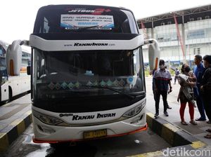 Ribuan Orang Naik Bus saat Larangan Mudik