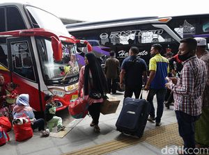 Jelang Larangan Mudik, Terminal Pulo Gebang Ramai