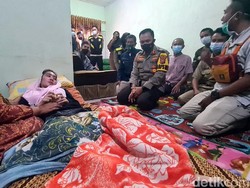 Lumpuh Gegara Idap GBS, Guru Susan Dapat Bantuan Jokowi