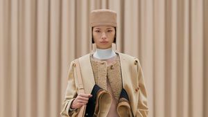 10 Koleksi Busana Feminin Burberry untuk Musim Dingin 2021