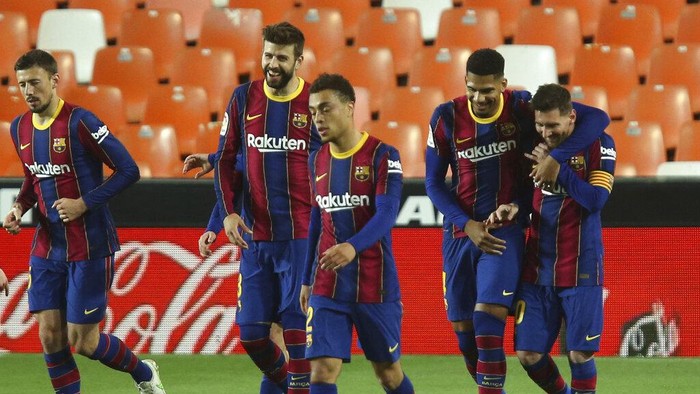 Barcelonas Lionel Messi celebrates with team mates scoring his sides 3rd goal during the Spanish La Liga soccer match between Valencia and Barcelona at the Mestalla stadium in Valencia, Spain, Sunday, May 2, 2021. (AP Photo/Alberto Saiz)