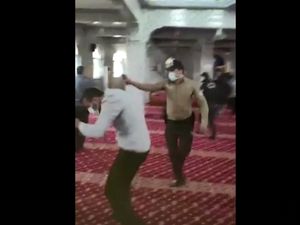 Sedang Itikaf di Masjid, Kelompok Anti-Pemerintah Turki Dibubarkan Paksa