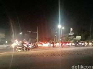 Jelang Sahur, Banyak Pemudik Melintas di Jalan Karawang