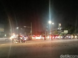 Jelang Sahur, Banyak Pemudik Melintas di Jalan Karawang