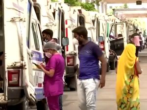 Dokter di India Sebut Lonjakan Covid-19 Bak Bencana Besar Dokter di India Sebut Lonjakan Covid-19 Bak Bencana Besar
