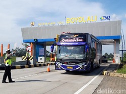 Polisi Sekat Pemudik di Exit Tol Boyolali, 3 Bus Diputar Balik