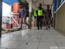 Protes Ditertibkan, Pedagang Bentrokan dengan Satpol PP Cianjur