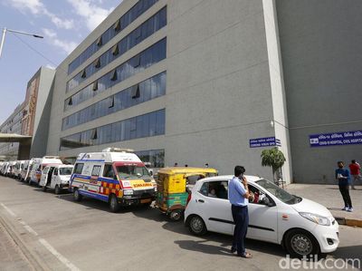 Potret Antrean Ambulans Pasien Corona di India