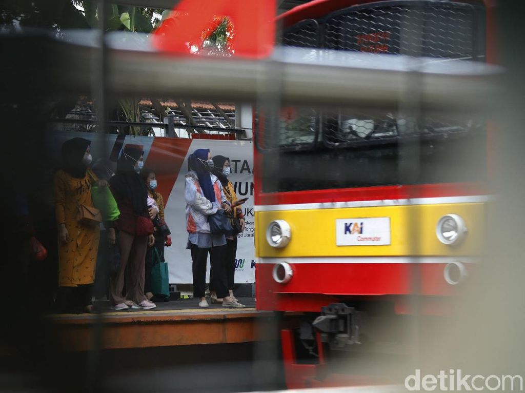 Tes Acak Antigen di Stasiun, 2 Calon Penumpang KRL Reaktif COVID-19 Tes Acak Antigen di Stasiun, 2 Calon Penumpang KRL Reaktif COVID-19