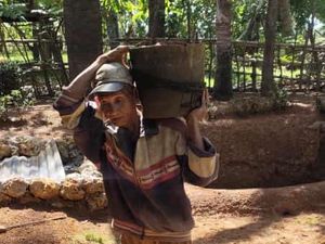 Kakek di Sulsel Bangun Rumah Bawah Tanah Hanya dengan Cangkul dan Sekop