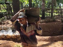 Kakek di Sulsel Bangun Rumah Bawah Tanah Hanya dengan Cangkul dan Sekop