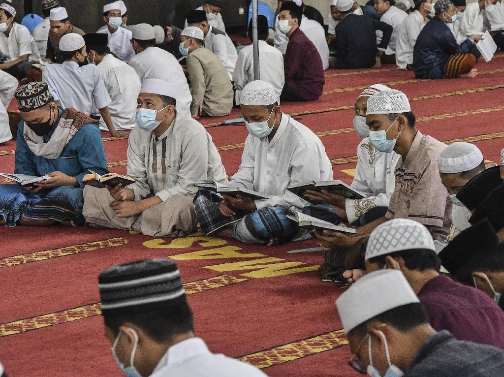 NU Dukung PTM Terbatas di Pesantren dengan Prokes Ketat NU Dukung PTM Terbatas di Pesantren dengan Prokes Ketat
