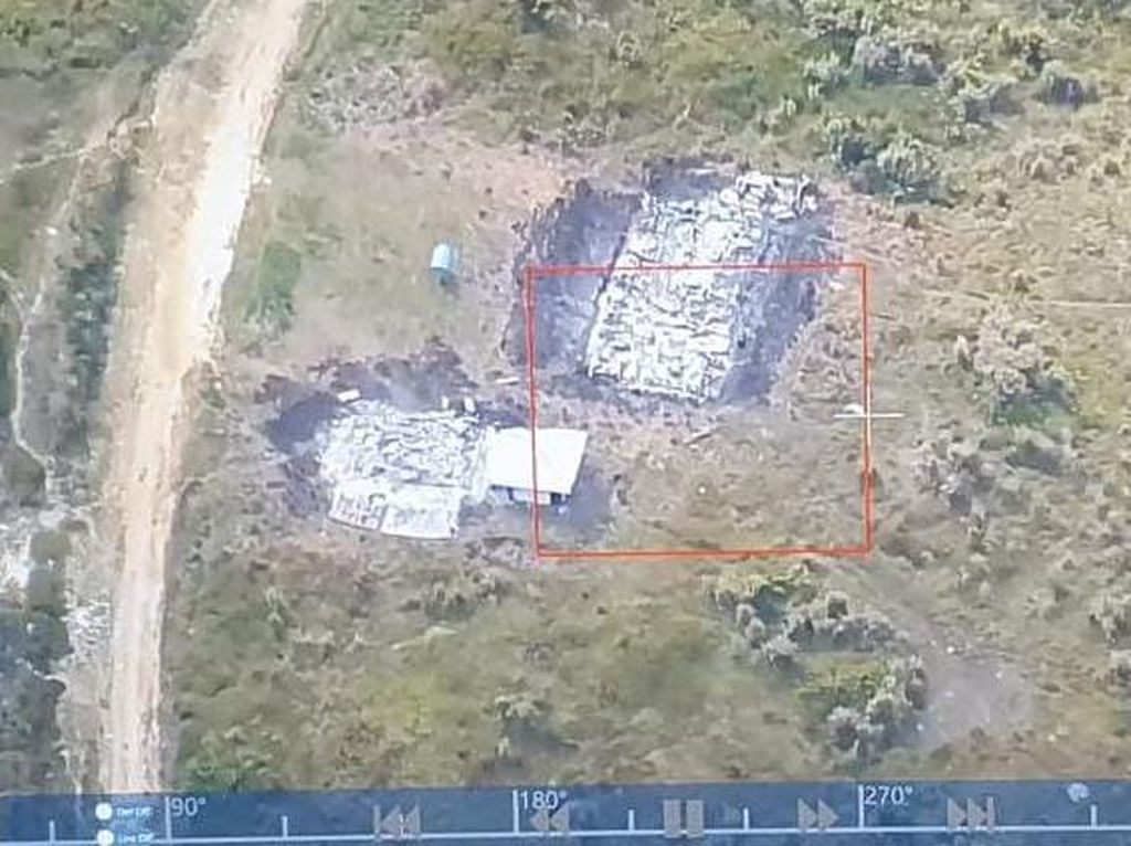 Teroris OPM Bakar Gedung SD-Puskesmas di Ilaga Papua Teroris OPM Bakar Gedung SD-Puskesmas di Ilaga Papua
