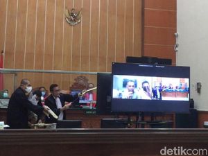 JPU Perlihatkan Golok yang Dipakai Anak Buah John Kei Habisi Korban JPU Perlihatkan Golok yang Dipakai Anak Buah John Kei Habisi Korban