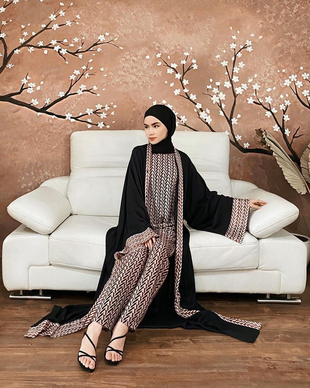 Source: instagram.com/sashfir/long outer long outer