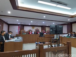 Jaksa Cecar Saksi soal Selisih Uang Kembalian Dana Hotel Atlet Triathlon